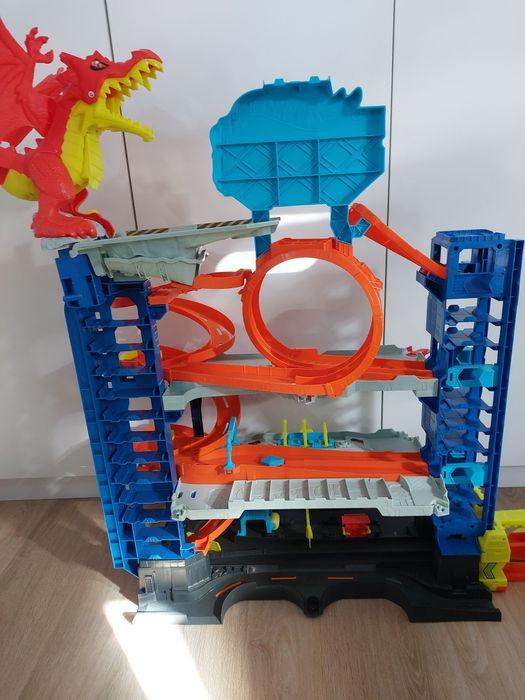 Hot wheels city mega garaż ze smokiem