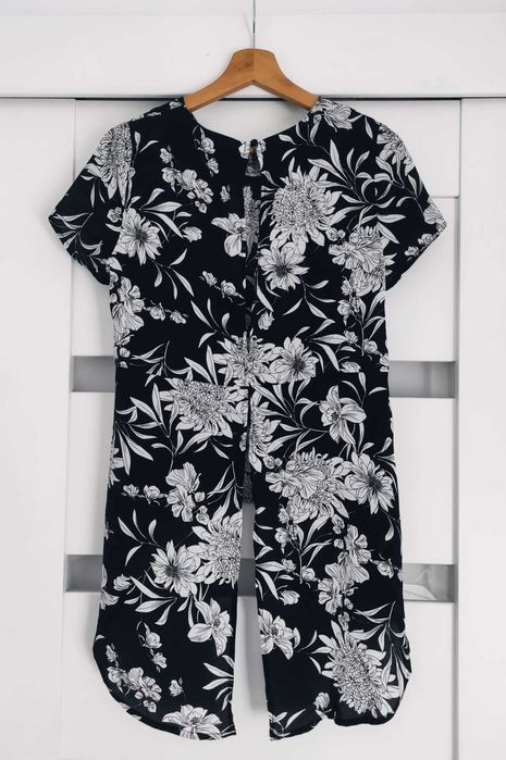 Bluzka damska asymetryczna H&M w kwiaty czarno-biała rozmiar S