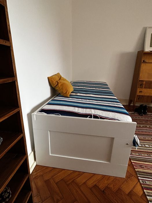 Cama Ikea Brimnes como nova c 2 colchões incluidos