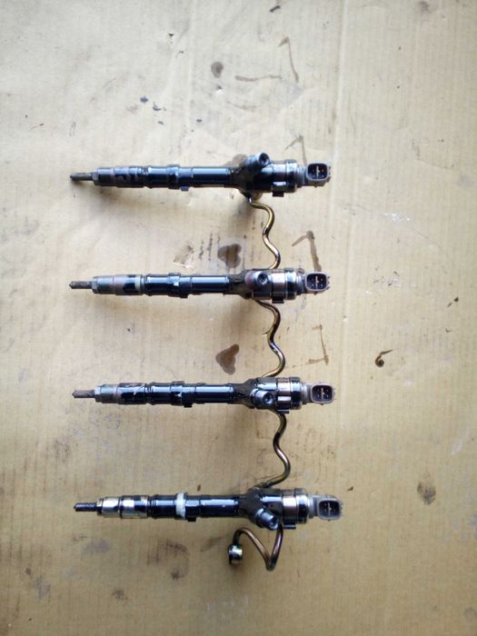 Avensis t22 99-03  2,0 d-4d wtryskiwacze 4 SZT