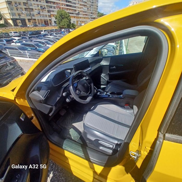 Automóveis Peugeot e-208:=250€/semana   para  TVDE
