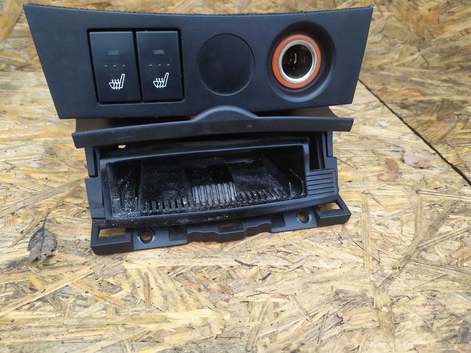 Пепельниця Попільничка Мазда 3 Mazda 3 Bk 1.6 Z6 2003-2009