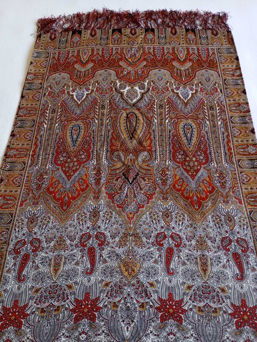 Lenço de pescoço com franjas