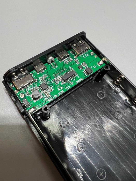 Корпус для сборки повербанка на 4 аккумулятора 18650