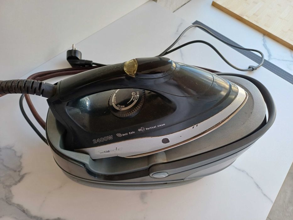Ferro de engomar caldeira Clatronic 2400W