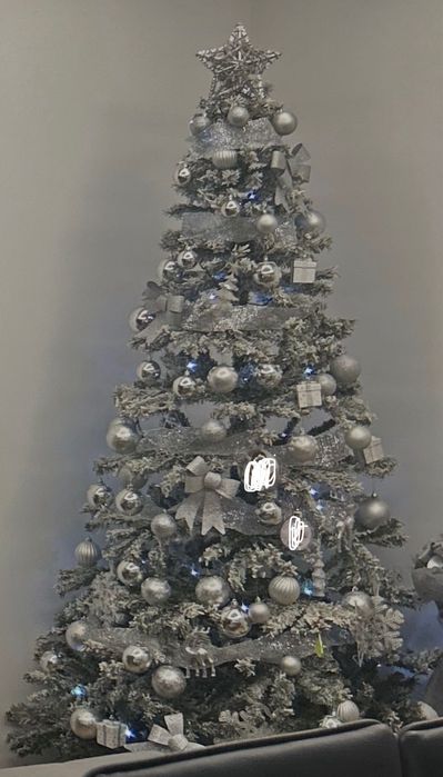 Árvore de Natal com todos os enfeites