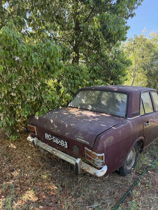 Ford cortina deluxe