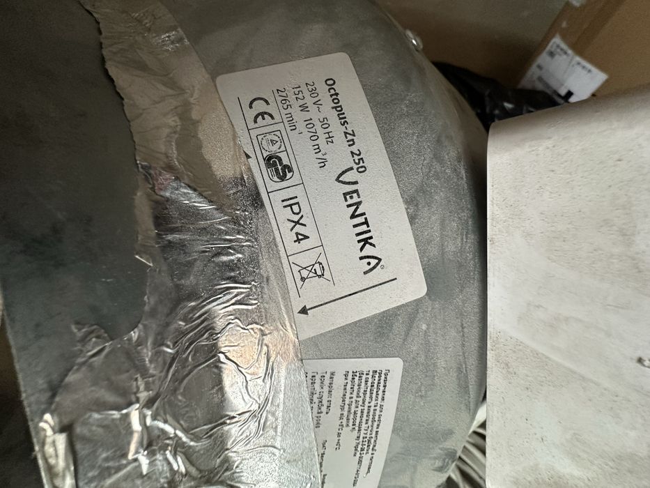 Двигун витяжка (у роботі був менше двох тижнів) з кріпленням