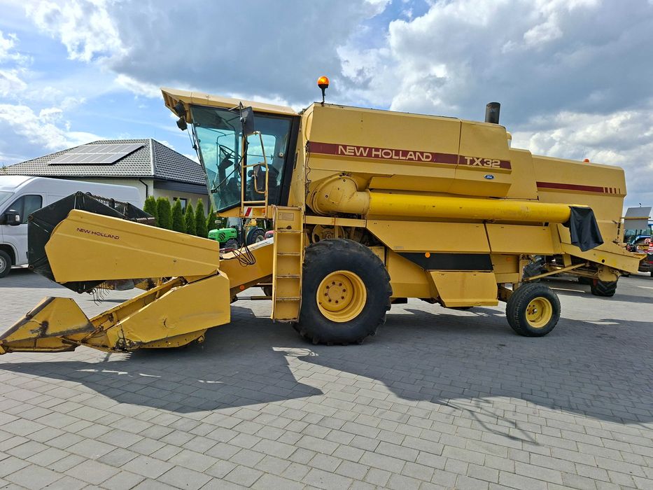Kombajn Zbożowy New Holland TX 32