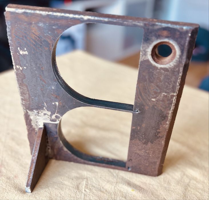 Peça em metal Big B