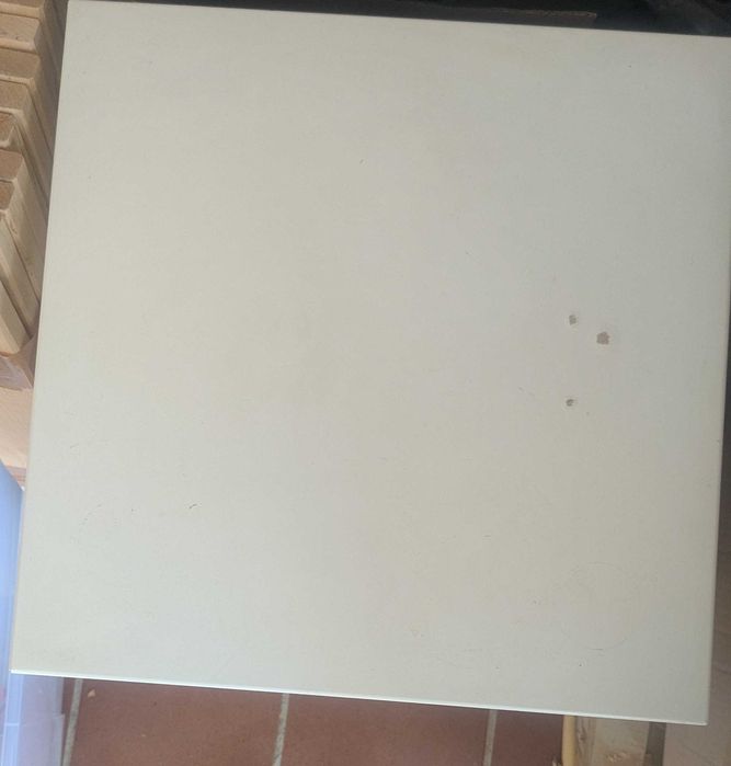 Mesa de cabeceira / Criado Mudo