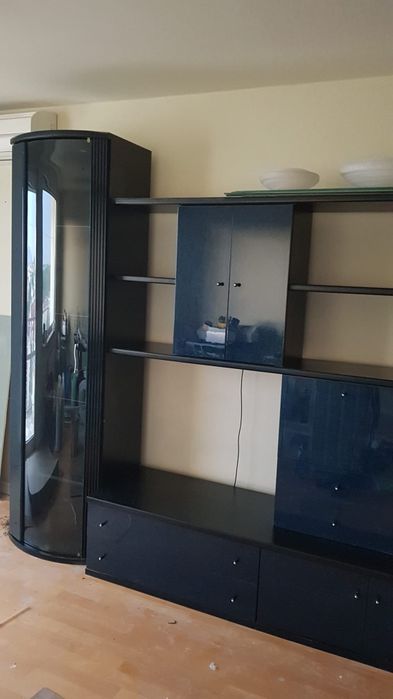 Pilne! Czarny regał z granatem do salonu