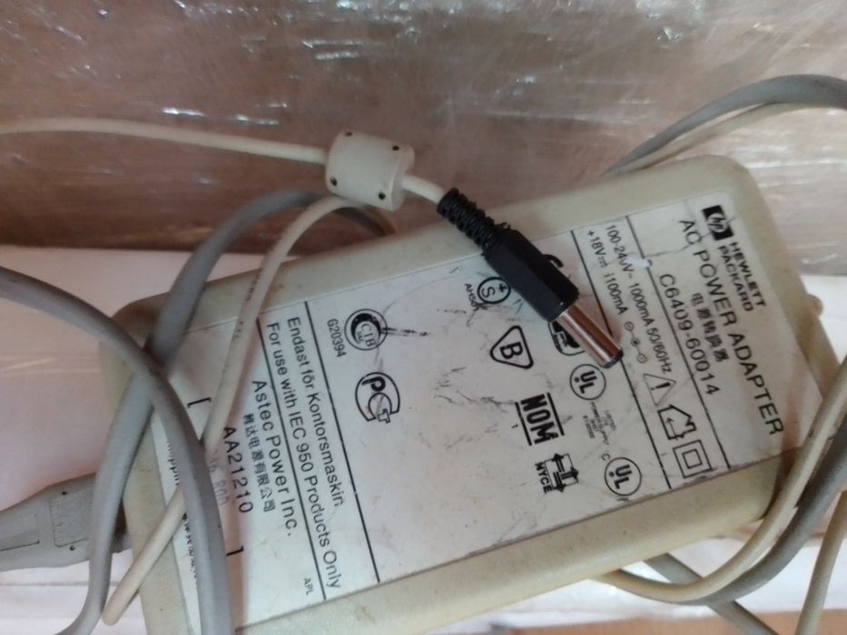 Зарядка для ноутбуків