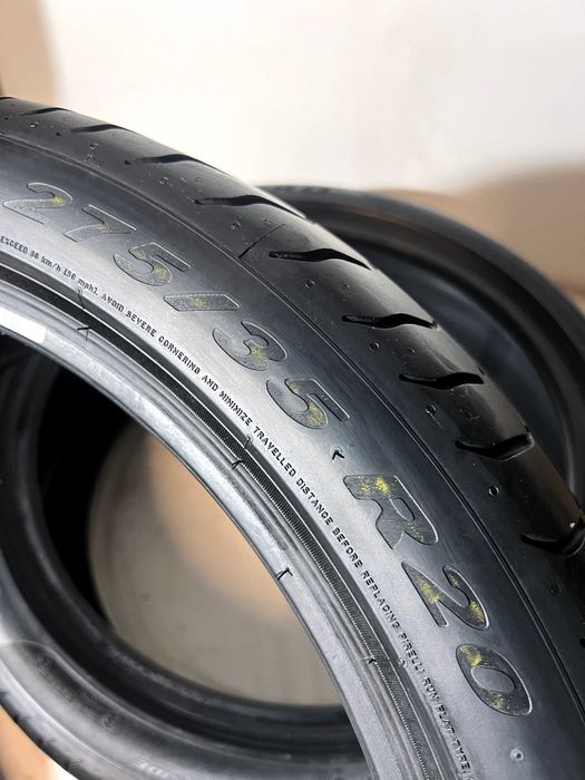 Pneus Pirelli Pzero - 275/35/20 - Como NOVOS