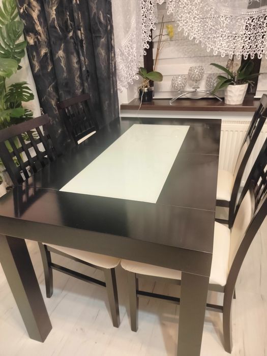 Duży stół rozkładany + 4 krzesła