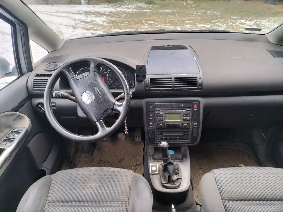 Sharan z hakiem 7 os