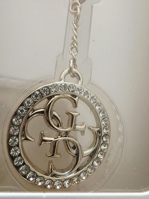 Guess zawieszka na telefon lub brelok do kluczy do torebki