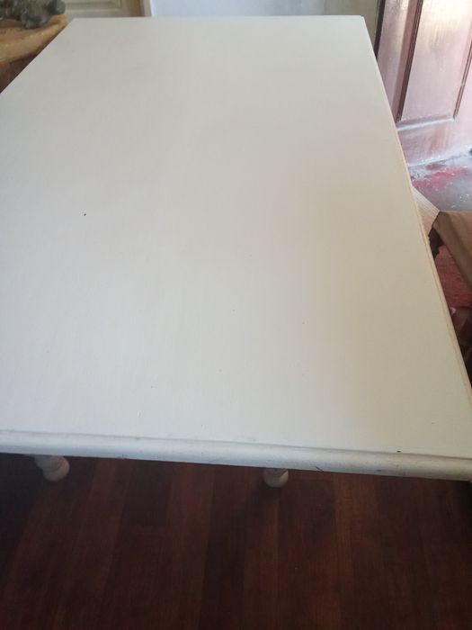 Vendo mesa em mui bom estado, O preço é 150 euros mas pode ser negociável