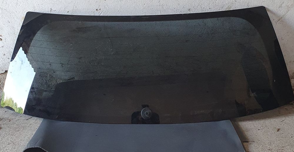 Заднє стікло Тойота Авенсіс  2008 р