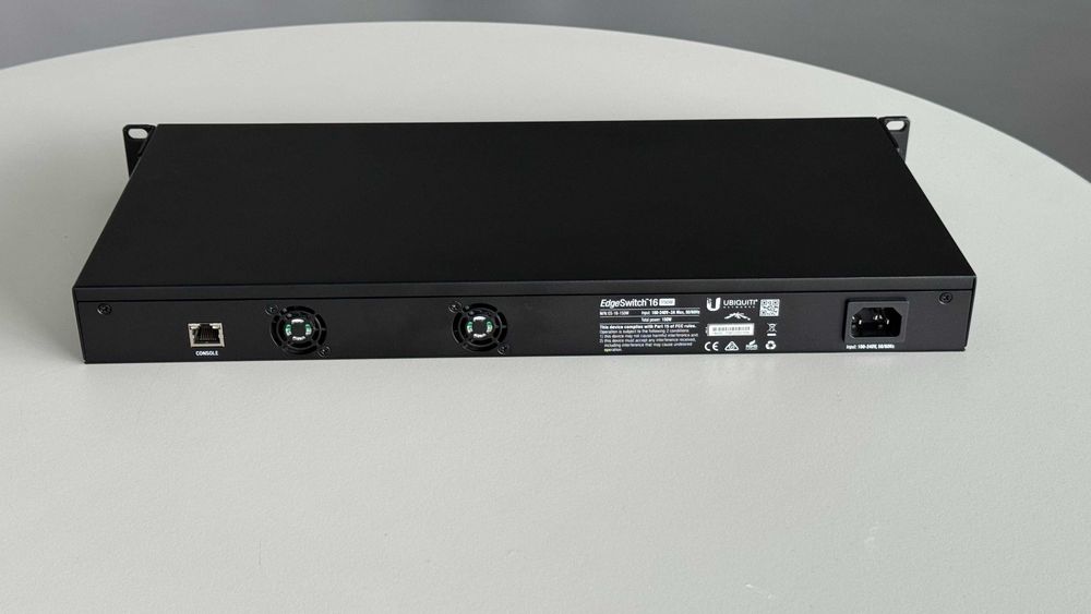 Switch Ubiquiti (ES-16-150W) - 16 portas Gigabit