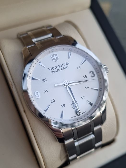 Zegarek Victorinox, nieużywany