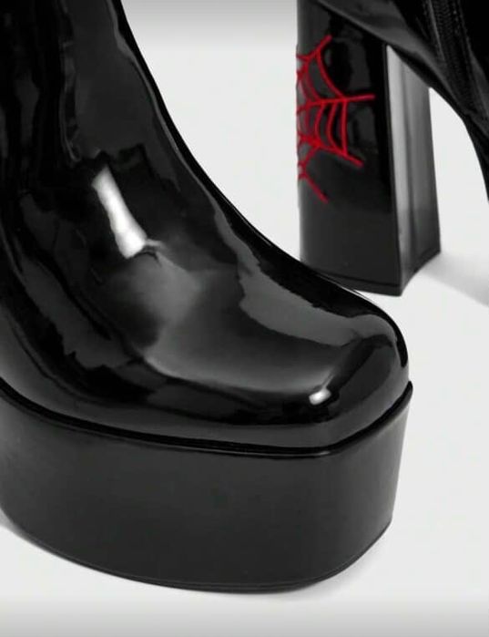 Сапожки на високому каблуці