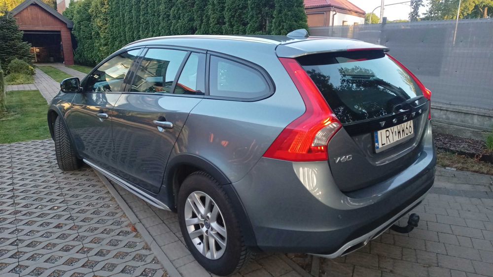 Volvo V60 Cross Country  2.0 D3 150 KM 2017 r. 139 000 km, prywatnie