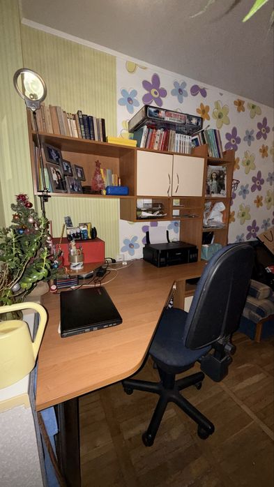 Стіл письмовий кутовий