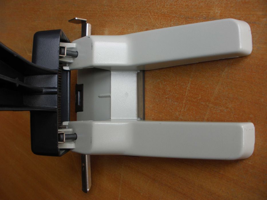 Furador de papel manual, Leitz