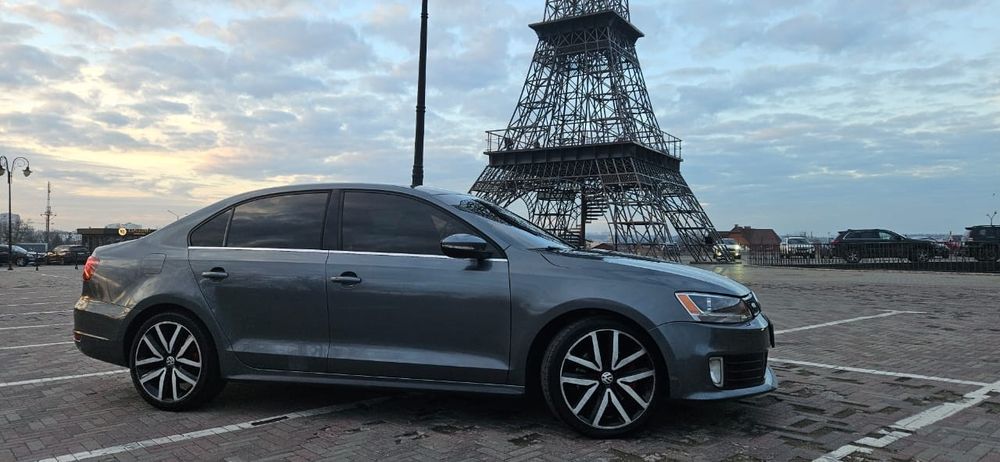 Продам Volkswagen Jetta JLI  2012