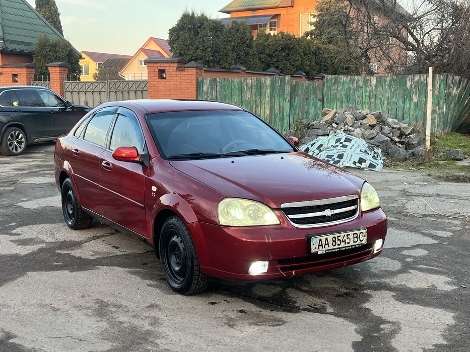 Продам Шевроле Лачеті 1.8 Бензин.  2007 року
В Авто є все для зручності
Хороша Акустика Центральний замок ,хороша зимова резина
Авто з великим багажником, багато
місця в салон По мотору все чудово, по ходовій також
ПЕРЕОФОРМЛЕННЯ