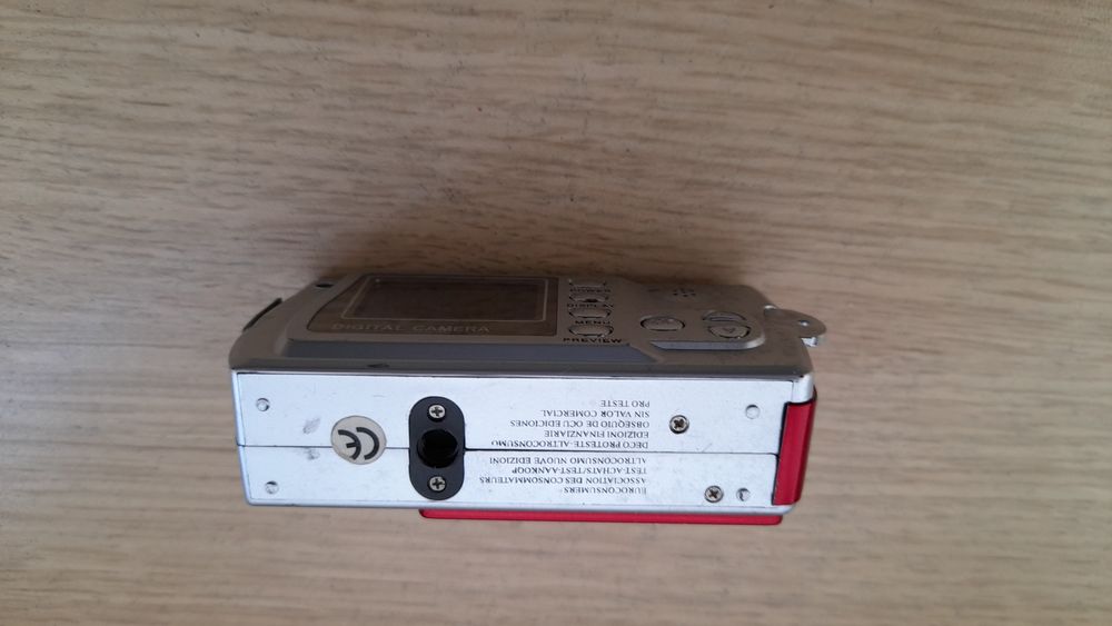 Small digital camera64585243468803123