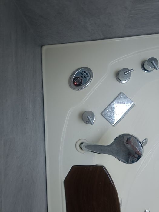 Wanna z hydromasażemi narożna 150x150