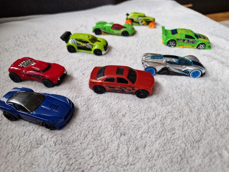 8 samochodzików HOT WHEELS Fast 4wd, Rip Rod, Crescendo,  Pony-Up