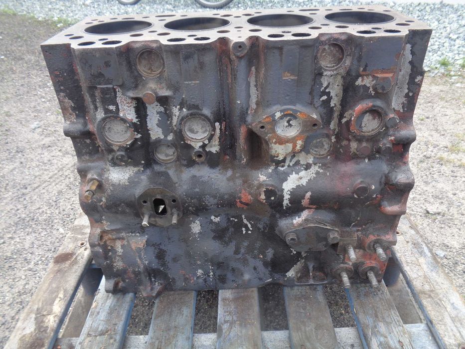 Blok silnik PERKINS 4- cylindry  AA AB
