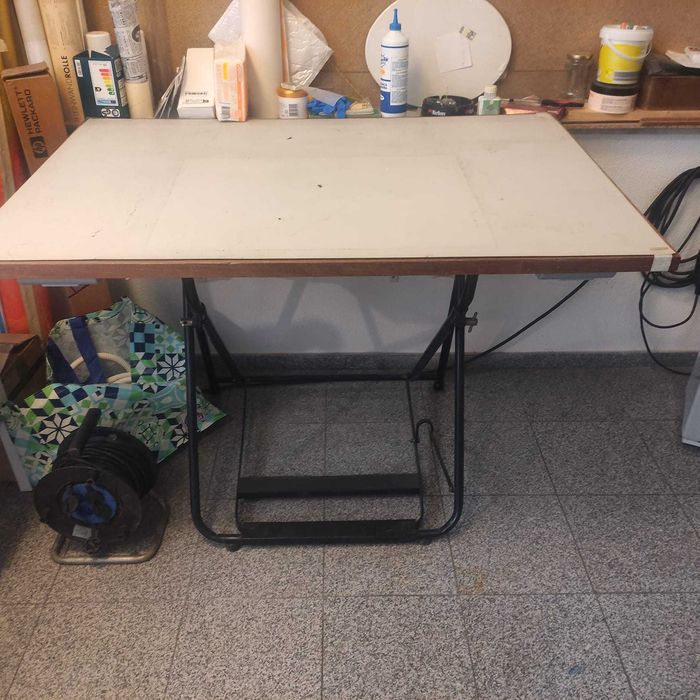 Estirador e máquina desenho