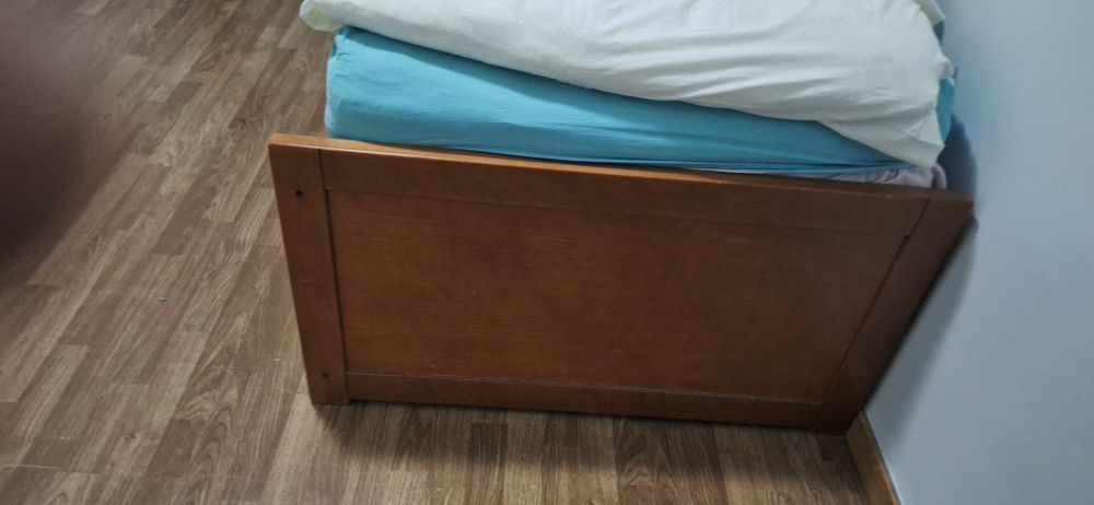 Cama dupla com colchões