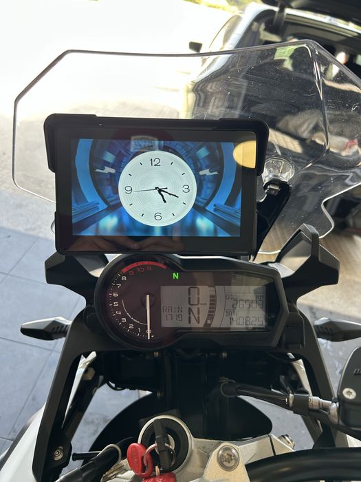 BMW F 750gs com extras