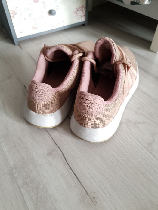 Buty lekkie sportowe 38