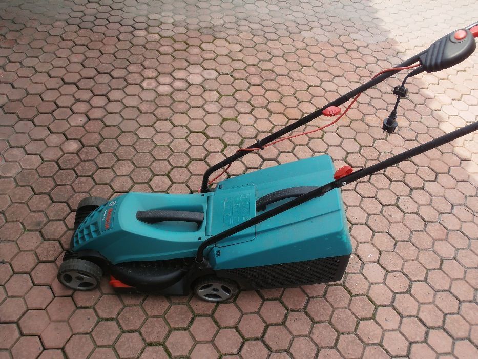 Продам газонокосилку