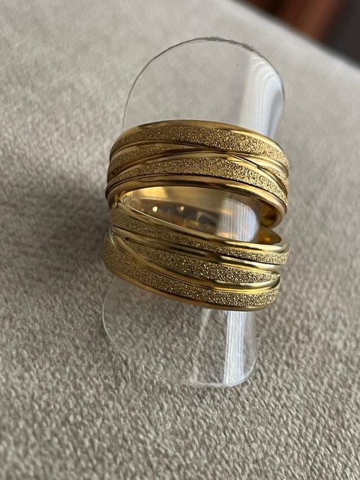 alianças de casamento  e  compromisso,  elegância perfeita