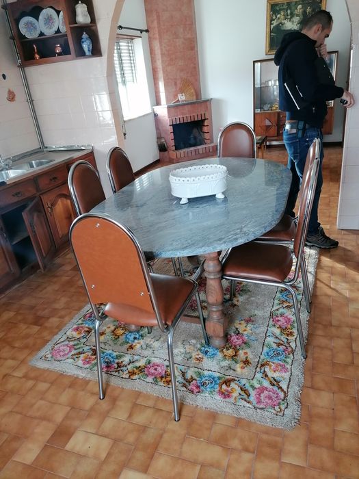 Mesa de Pedra arredondada