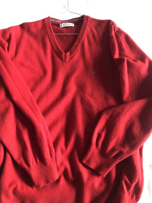 Czerwony wełniany swetrek meski