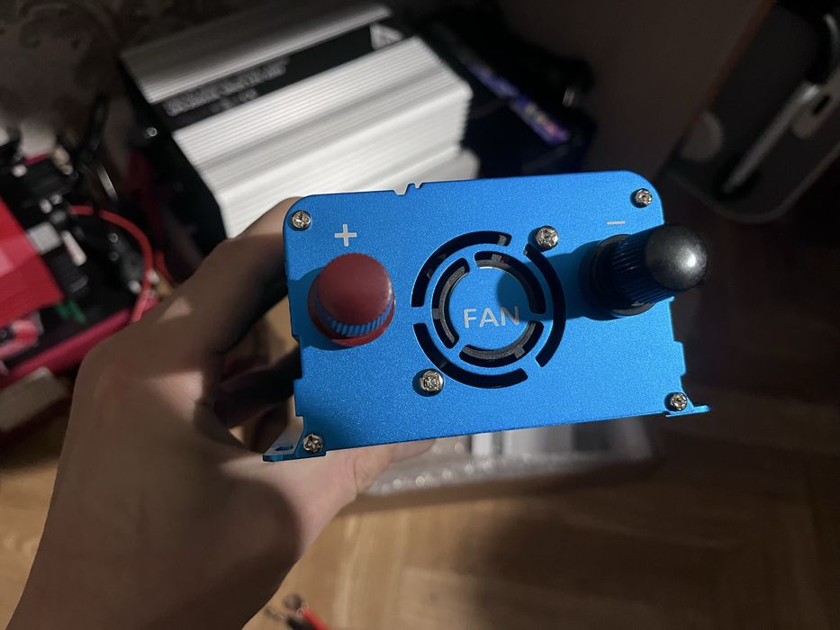 Інвертор 12V 3000W чиста синусоїда з двома розетками 220 та 4 USB