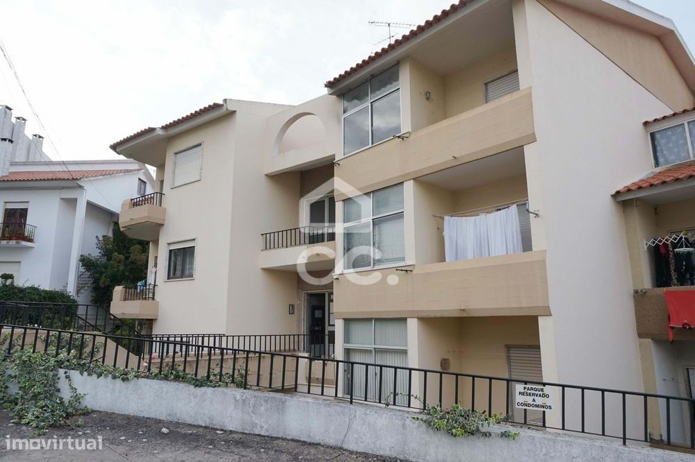 Apartamento T2 , 2º Andar, Bairro Catroga e Gaio, Abrantes — Abrantes (São Vicente E São João) E Alferrarede, Santarém