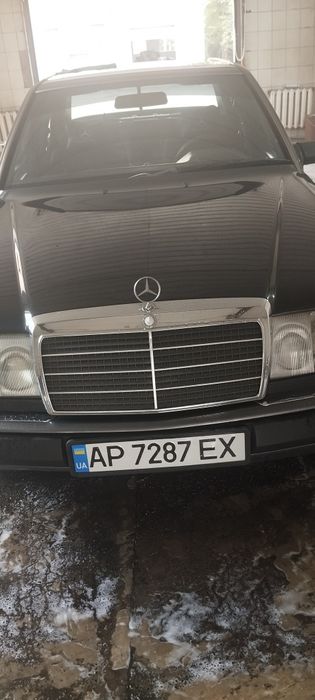 Mercedes w124 в кузові седан 1992 року випуску