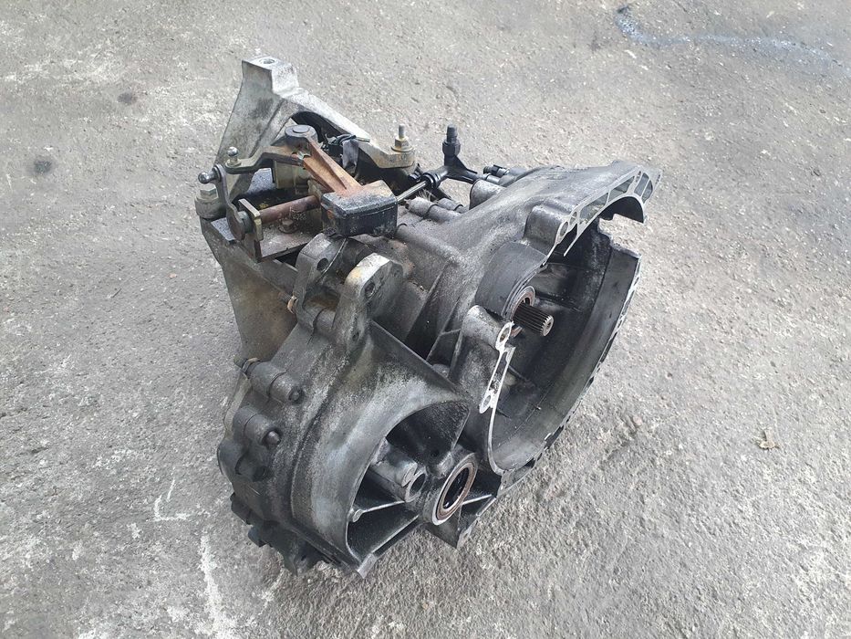Skrzynia biegów Volvo v50 1.8 benzyna 05 rok 125 km 5 biegów sprawna