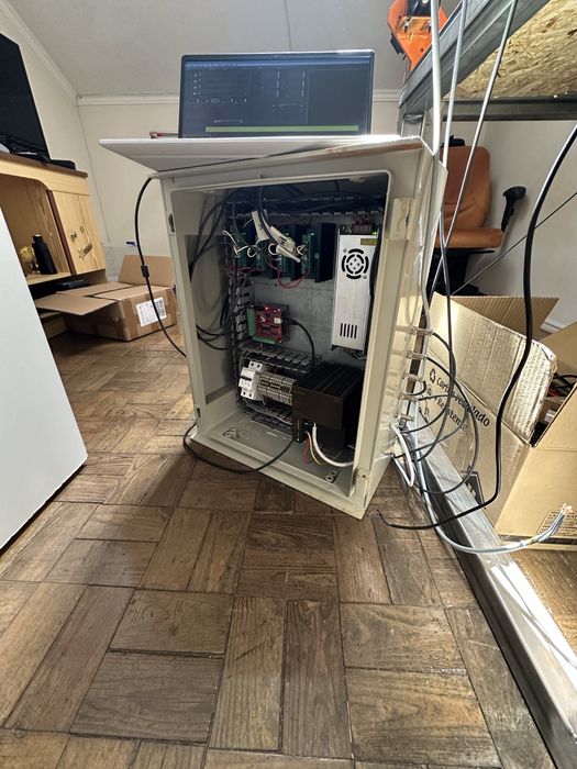 CNC router inacabada