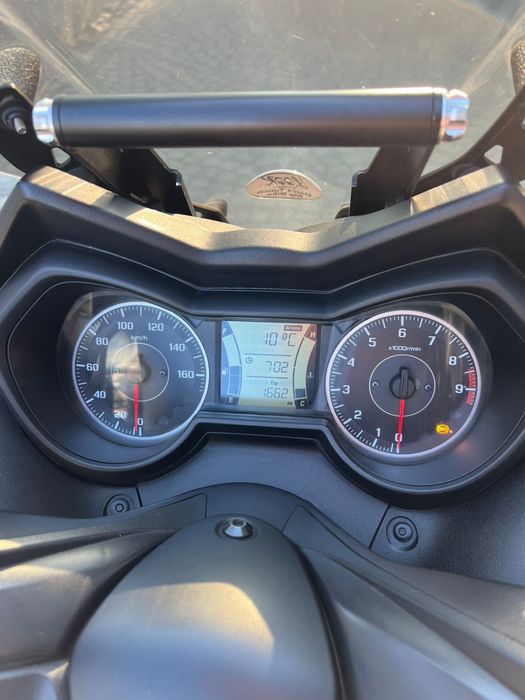 Yamaha X - MAX 250