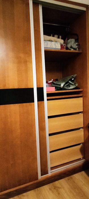 Quarto de casal completo usado em cor de cerejeira